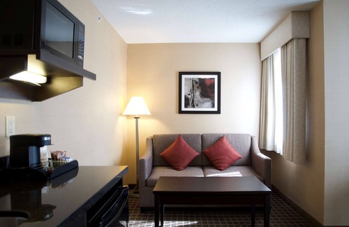 Burlington Hotel | Best Western Plus Burlington Inn & Suites