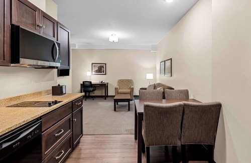 Lacombe Hotel | Best Western Plus Lacombe Inn & Suites