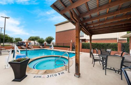 Lake Dallas Hotel | Best Western Plus Lake Dallas Inn & Suites