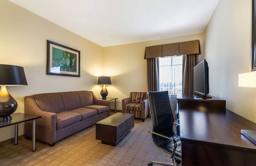 Lytle Hotel | Best Western Plus Lytle Inn & Suites
