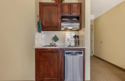 Greenville Hotel | Best Western Plus Monica Royale Inn & Suites