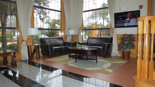 US 290 Hotel | Best Western Plus Northwest Inn & Suites