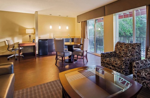 Kent Hotel | Best Western Plus Plaza by the Green