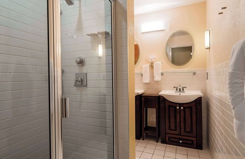 Kent Hotel | Best Western Plus Plaza by the Green