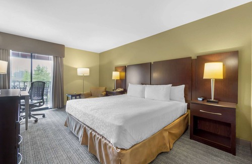 Kent Hotel | Best Western Plus Plaza by the Green