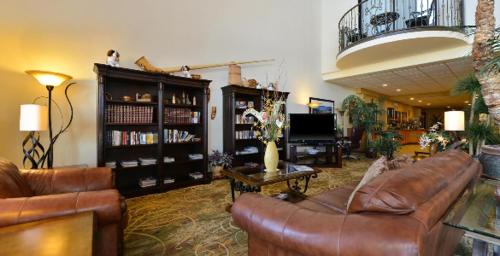 Pecos Hotel | Best Western Plus Swiss Chalet Hotel & Suites