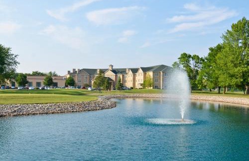 Neenah Hotel | Best Western Premier Bridgewood Hotel Resort