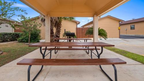 Gonzales Hotel | Best Western Regency Inn & Suites