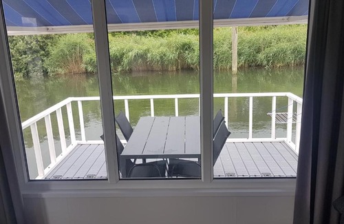 Lelystad Ski Chalet | BestMarine Waterchalets Flevo Marina