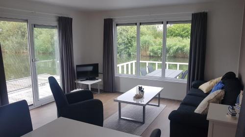 Lelystad Ski Chalet | BestMarine Waterchalets Flevo Marina