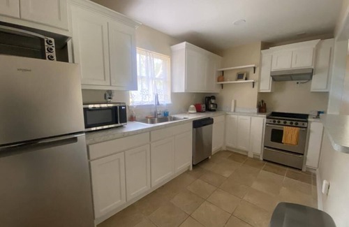Tyler House | BestStays@Queen Bee Cozy for couples and small families