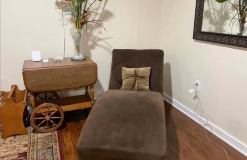 Tyler House | BestStays@Queen Bee Cozy for couples and small families