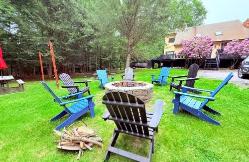 Smallwood Ski Chalet | Bethel Escape Hot Tub 4 beds Game Room and Fire pit Fully Stocked Kitchen
