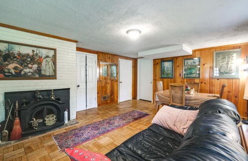 Bethesda Apartment | Bethesda Apartment and Yard about 9 Mi to D C