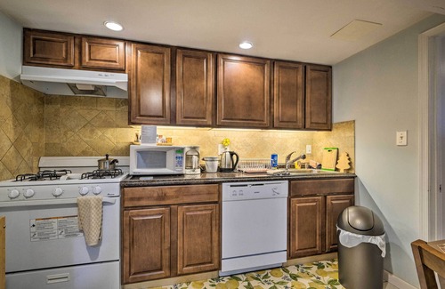 Bethesda Apartment | Bethesda Apartment + Yard ~ 9 Mi to D.C.