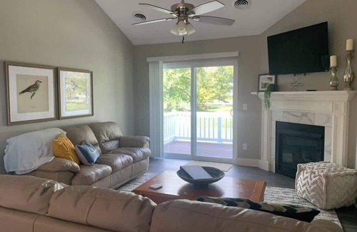 Bettendorf Apartment | Bettendorf Condo: 2BR, 2BA, Garage, King master, Pets Welcome!