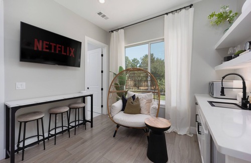 Citrus Heights House | Better than Home King bed Suite