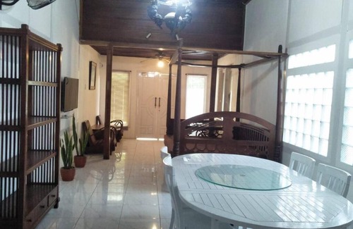 Bandar Lampung House | Betuah Say [2BR City Center Holiday Home]