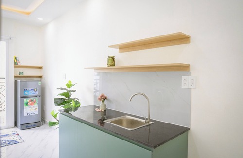 Phu Nhuan Apartment | Between airport & D1 center, with balcony, fast wifi (fiber), check-in 24/7