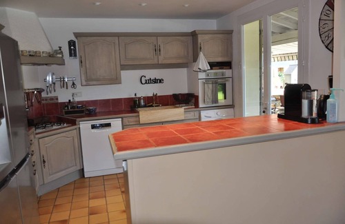 Jonquerettes House | Between Avignon and L'Isle-sur-la-Sorgue, vacation villa on the outskirts of the village of Jonquerettes,.