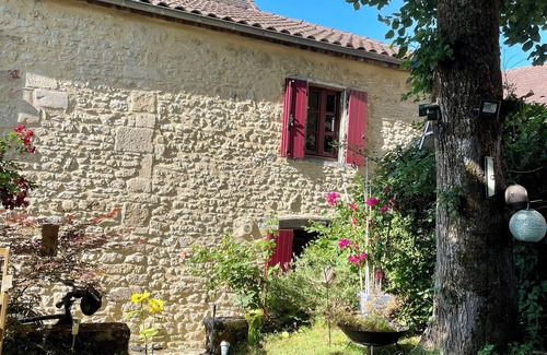 Saint-Julien-de-Lampon Apartment | Between Périgord and Lot, in the heart of an authentic village near the Dordogne.