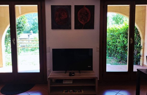 Monteggio Apartment | Between Lakes and Nature (Hydrangea House)