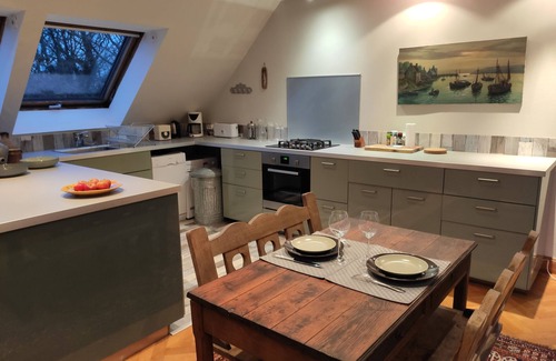 Guerlesquin House | Between sea and countryside, gîte with terrace, veranda and garden