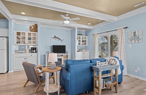Emerald Isle Condo | Between The Blue - Oceanside 2B/2B Condo w/Pool