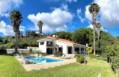 Zambujal Cottage | Between the sea and the mountains