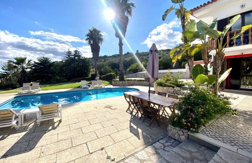 Zambujal Cottage | Between the sea and the mountains
