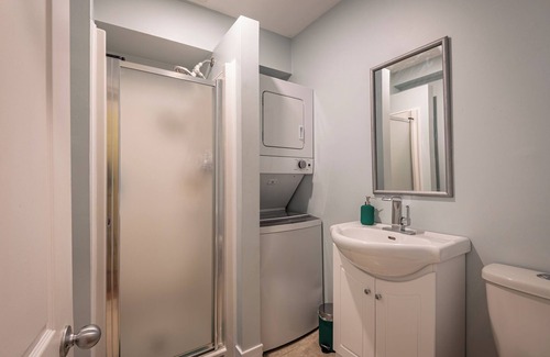 North End House | Between two bridges: a private studio suite