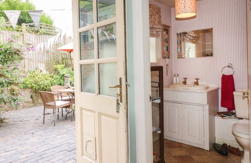 Denstone House | BETWIXT COTTAGE, family friendly, with open fire in Ashbourne