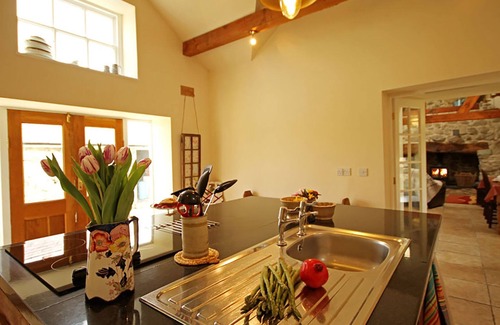Llandwrog Cottage | BEUDY PENRHOS, romantic, character holiday cottage in Caernarfon