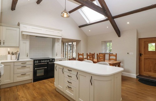 Llandwrog Cottage | BEUDY'R WENNOL, family friendly, luxury holiday cottage in Groeslon