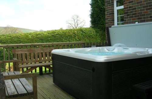 Hundred House Villa | Bevan House with Hot Tub in Mid-Wales