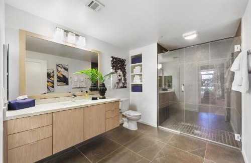 Carthay Circle Apartment | Beverly Grove Chic City Oasis 2 BR Apt with Den 138
