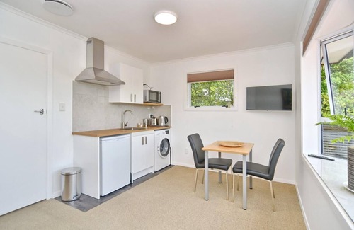 Avonhead House | Bevington - Renovated 1 bedroom Studio