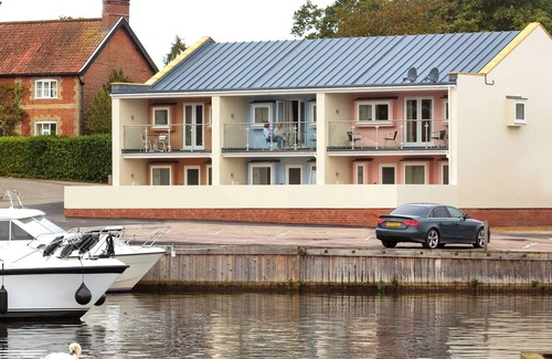 Wroxham Cottage | Bewick Swan - UKC2111