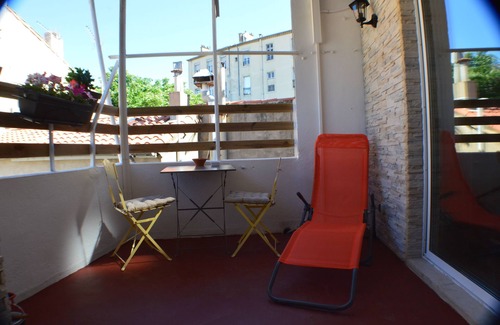 Beziers City Centre Apartment | Béziers Studio terrace with air conditioning and WIFI