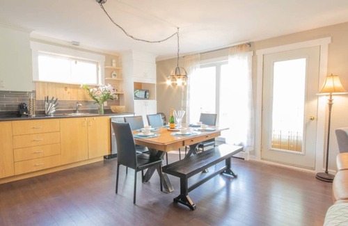 Asbestos Ski Chalet | BIA Chalet Foyer & Spa