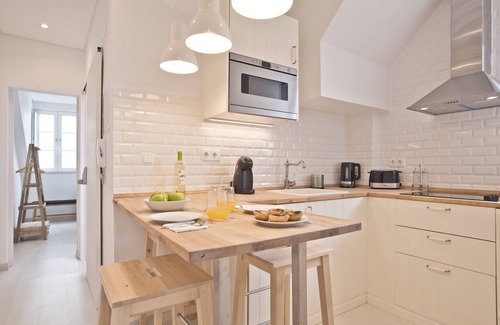 Misericordia Apartment | Bica River View III (C88)