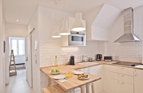 Misericordia Apartment | Bica River View III (C88)