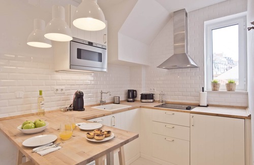 Misericordia Apartment | Bica River View III (C88)