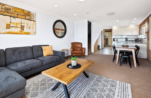 Bicheno Apartment | Bicheno Spa Villa - Freycinet Holiday Houses