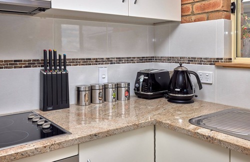 Bicheno Apartment | Bicheno Spa Villa - Freycinet Holiday Houses