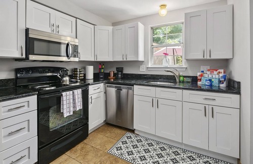Countryside House | BickelBella: Private Yard & Near DC