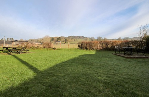 Newcastle-on-Clun Cottage | BICTON COTTAGE, pet friendly, with open fire in Clun