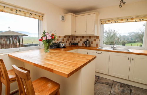 Newcastle-on-Clun Cottage | BICTON LEA, pet friendly, with hot tub in Clun