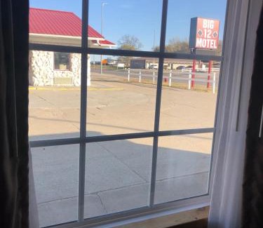Broken Bow Hotel | BIG 12 MOTEL
