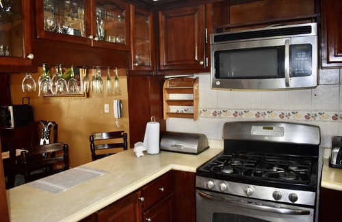 Alma Rosa Apartment | Big 3 bed rooms 4 beds Condo for Families & groups—30 mins away from mayor spots